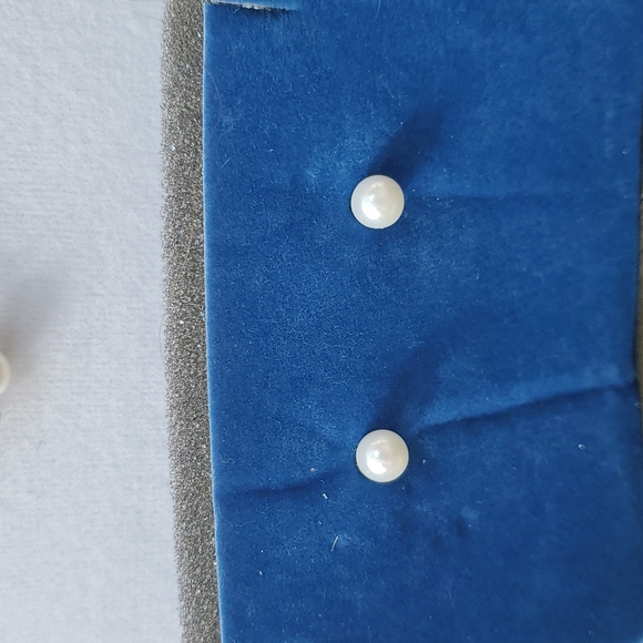 Vintage Avon pearlesque necklace and earring set - Picture 3 of 4